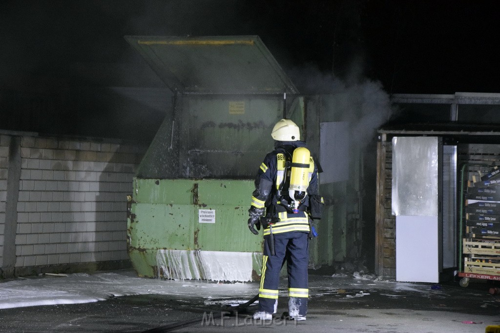 Feuer Papp Presscontainer Koeln Hoehenberg Bochumerstr P118.JPG - Miklos Laubert